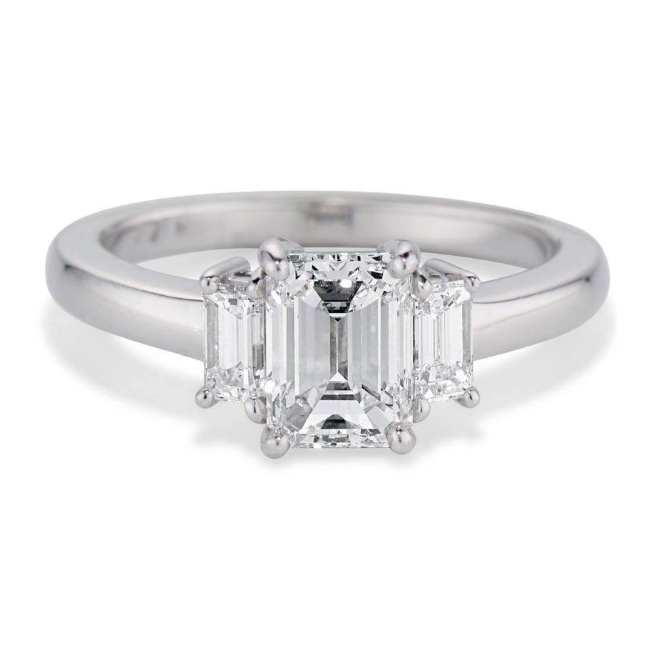 010564 - Emerald cut Diamond Engagement Ring in Platinum