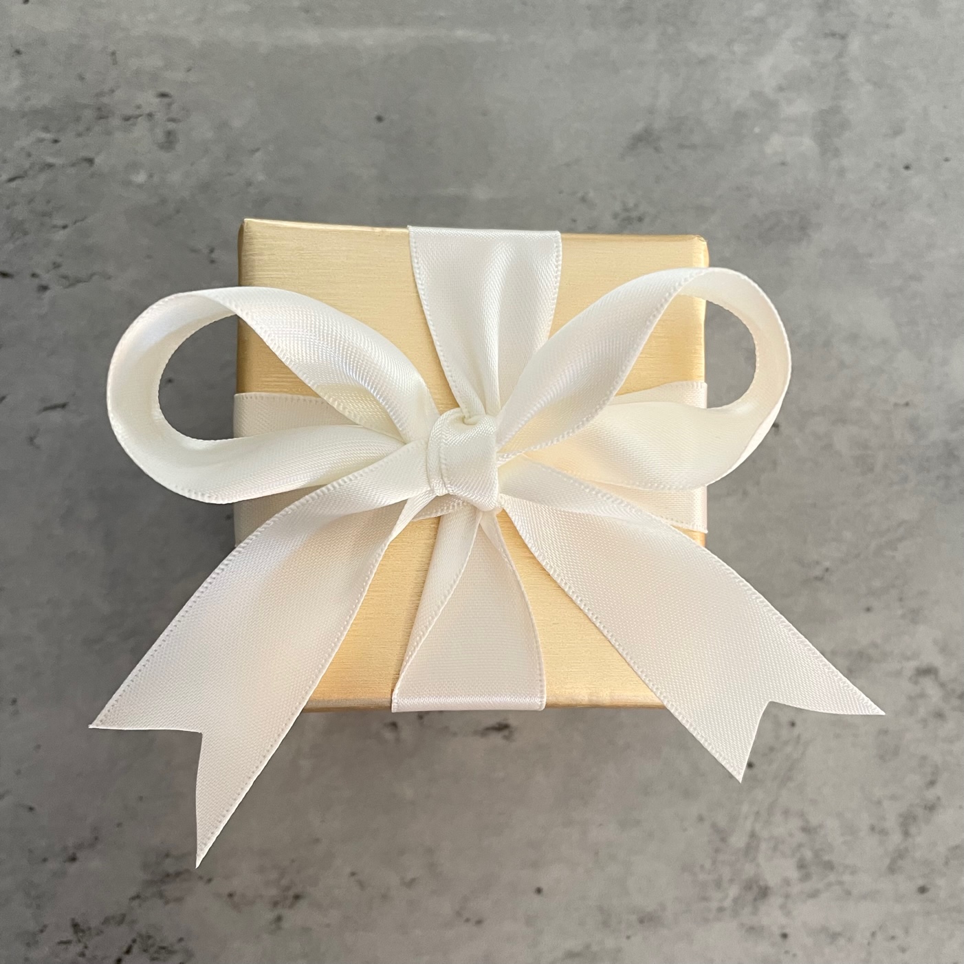 Gift Wrapping - Ivory