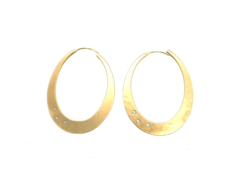Toby Pomeroy Oval Eclipse hoop earrings 14k y each with three off set diamonds 0.01ct Ideal cut F_G VS2 0.06cttw