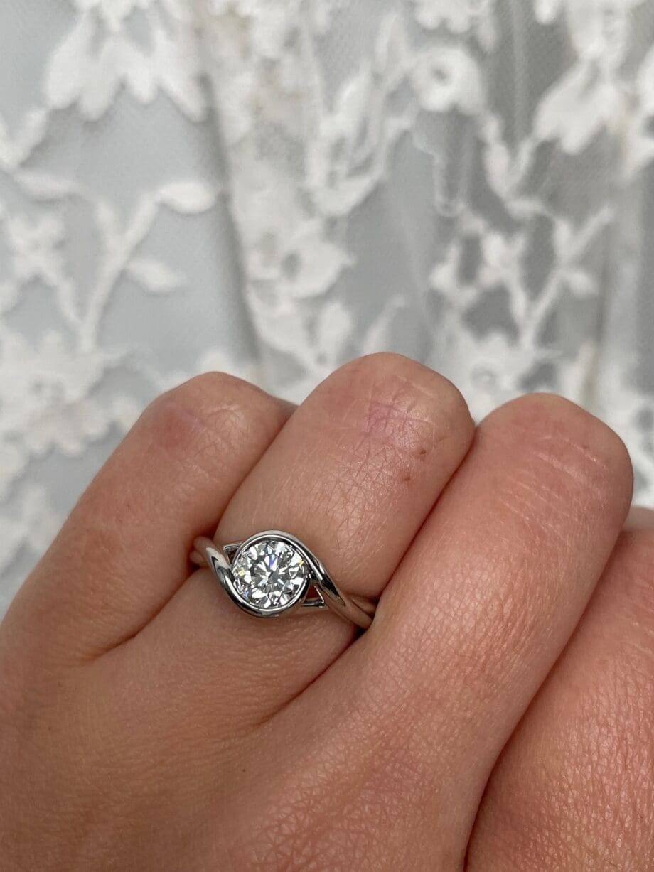 Petite Embrace Ring - Platinum