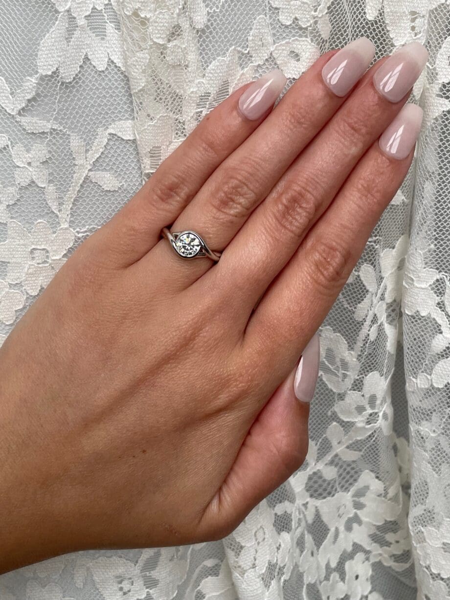 Petite Embrace Ring - Platinum