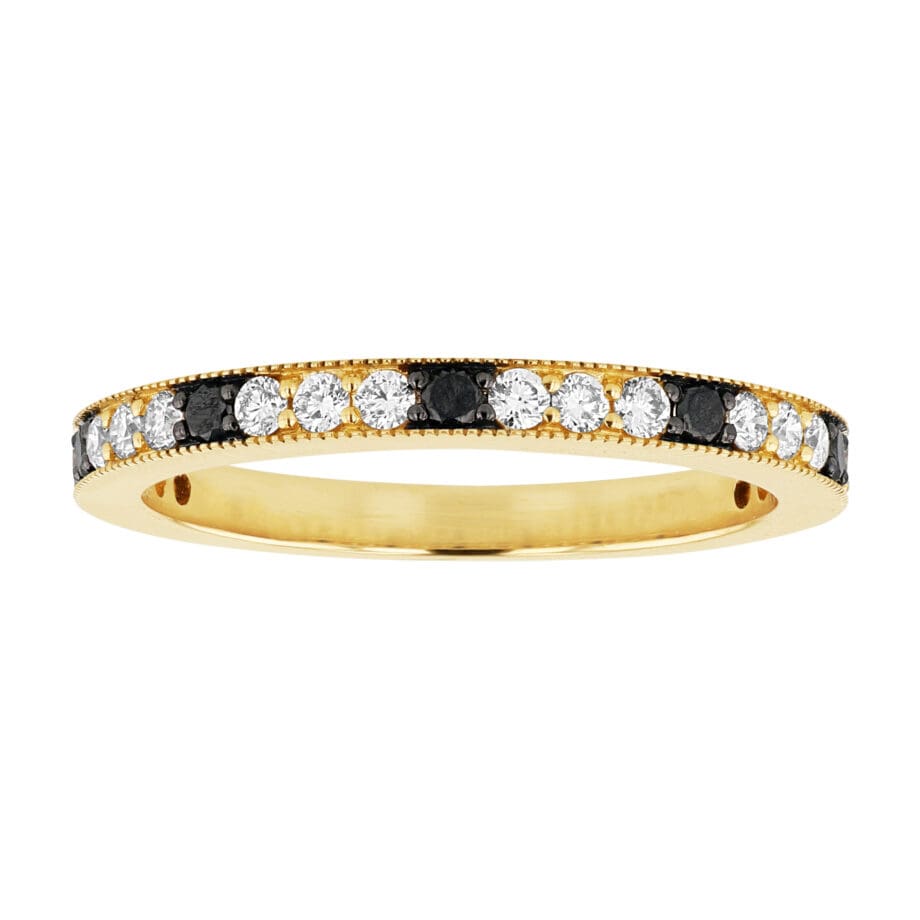 14K yellow gold diamond band with alternating white and black diamonds in a shared prong setting, detailed with milgrain edging.