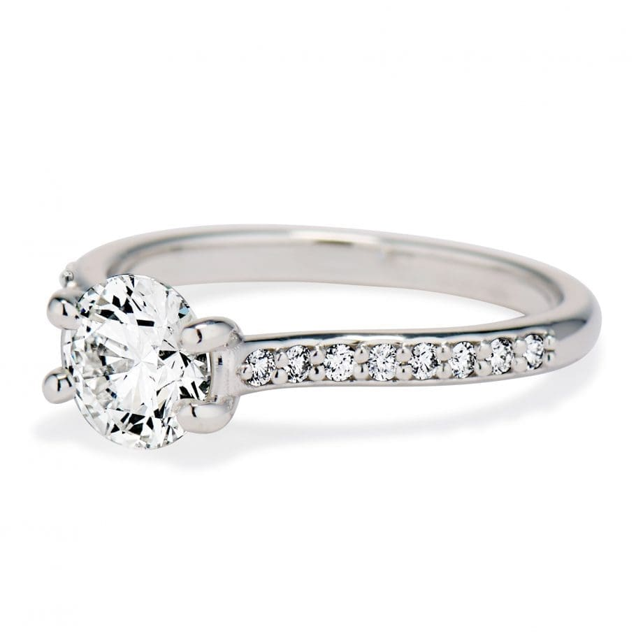 Viisi Round Diamond Engagement Ring in platinum with 1 carat round center diamond and 16 side diamonds