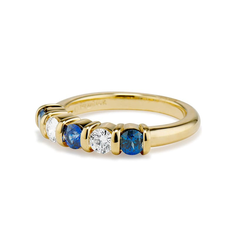 18K yellow gold ridge ring band featuring alternating round blue sapphires and round diamonds, finger size 6.5