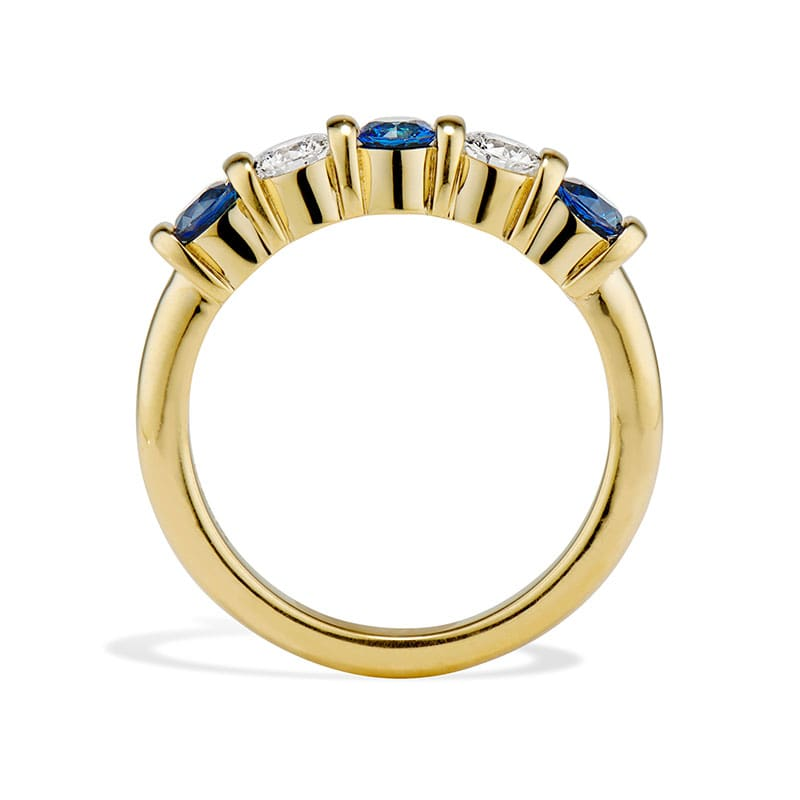 18K yellow gold ridge ring band featuring alternating round blue sapphires and round diamonds, finger size 6.5