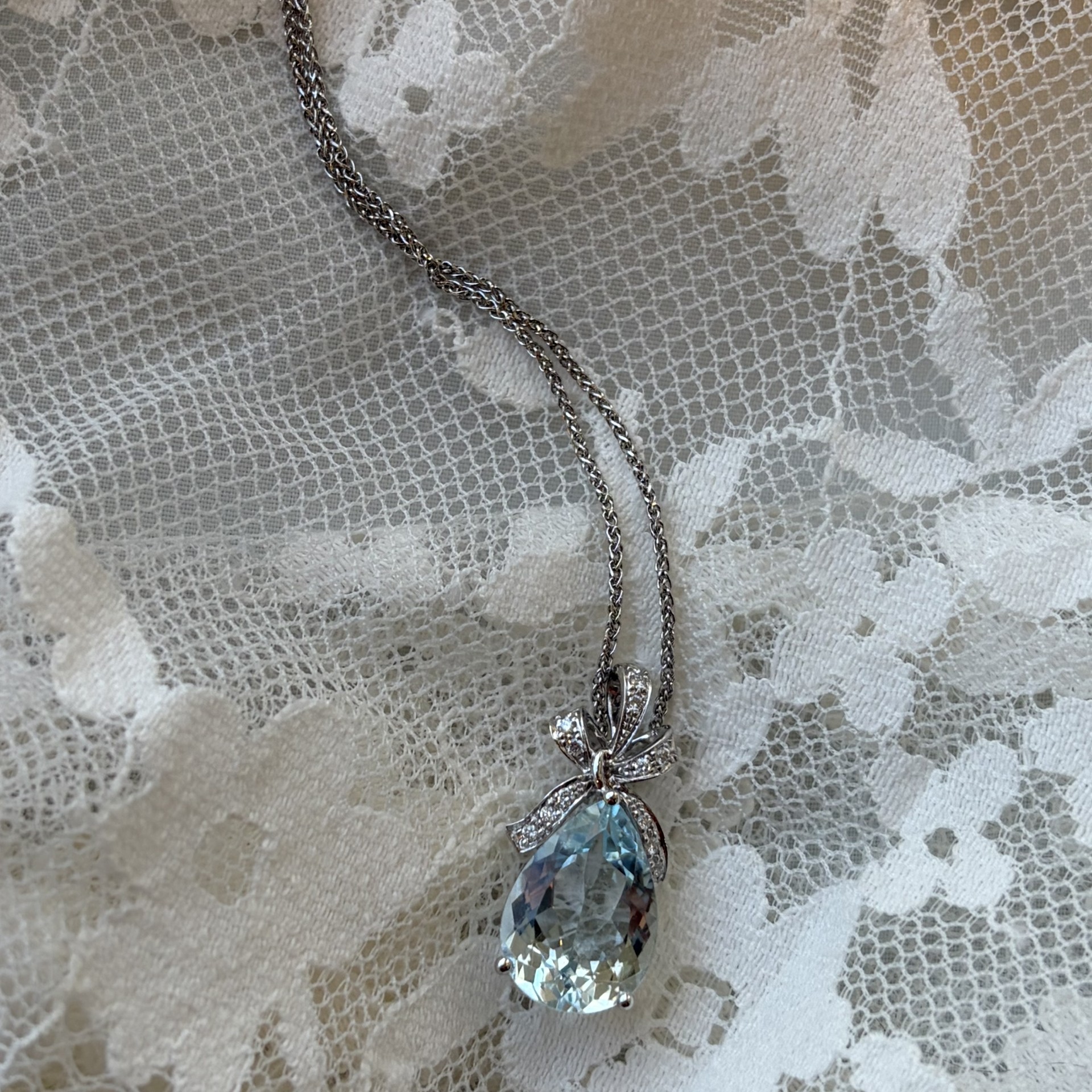 Aquamarine drop necklace with light blue center gemstone and pear-shaped diamonds in 14K white gold