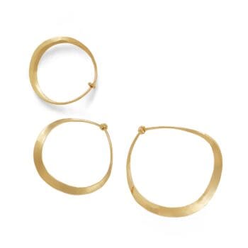 Curvy hoop earrings in 14K yellow gold with smooth polished finish