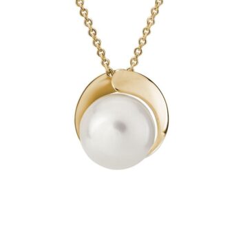 Freshwater pearl pendant featuring a 9.5mm pearl with a 14K yellow gold crescent moon accent
